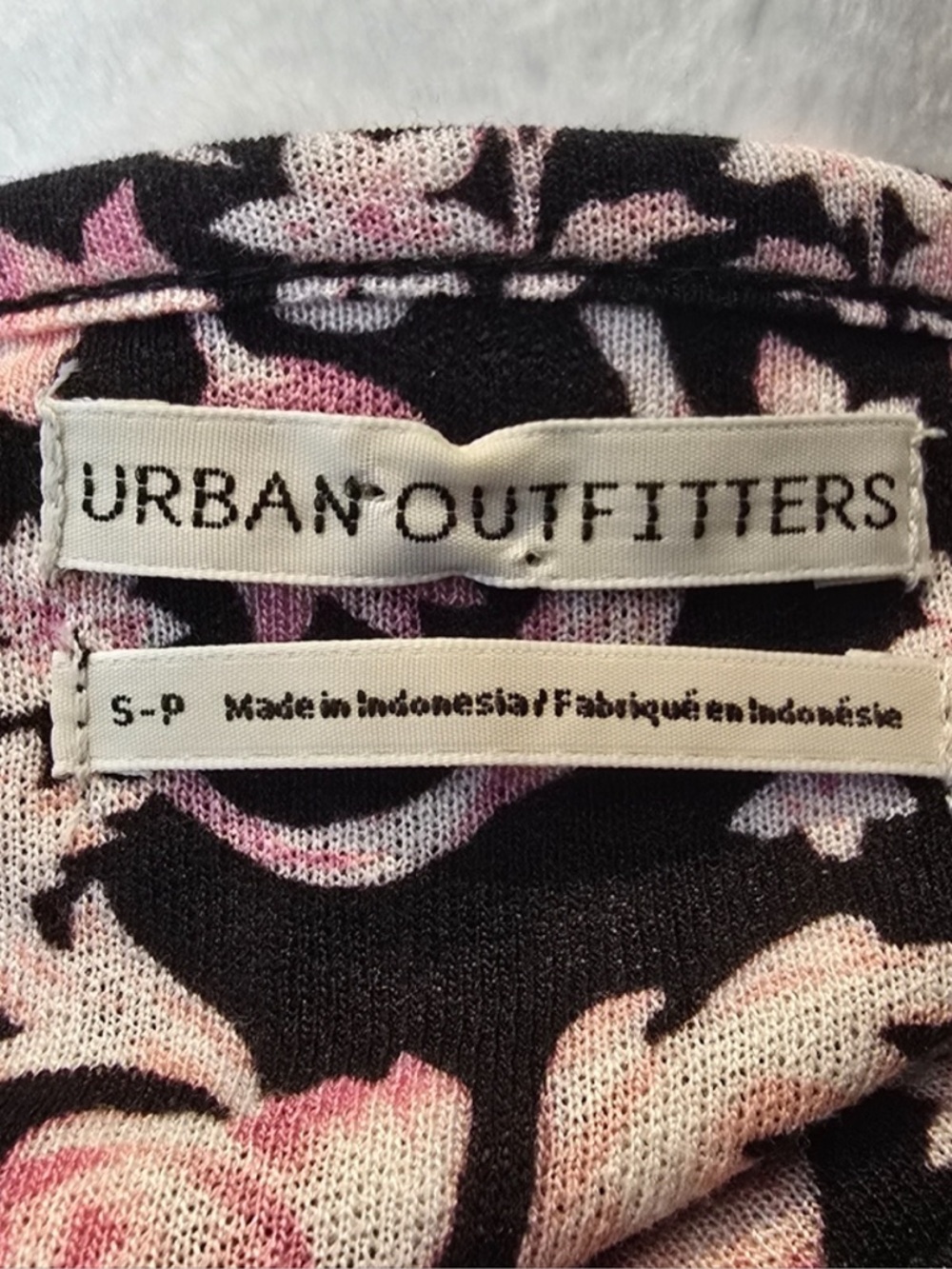 Urban Outfitters Pink Floral Smocked V-Neck Long Sleeve Top - Picture 4 of 4